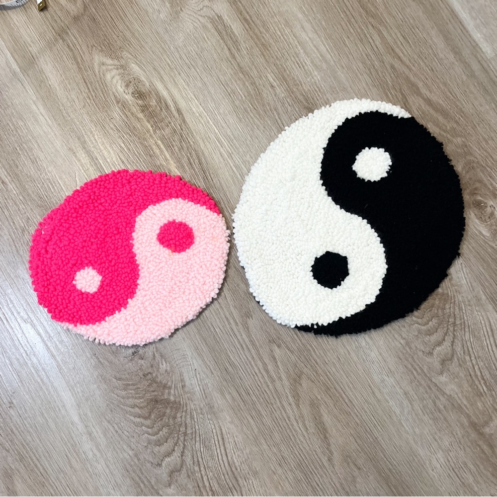 Handmade ying yang tufted rugs